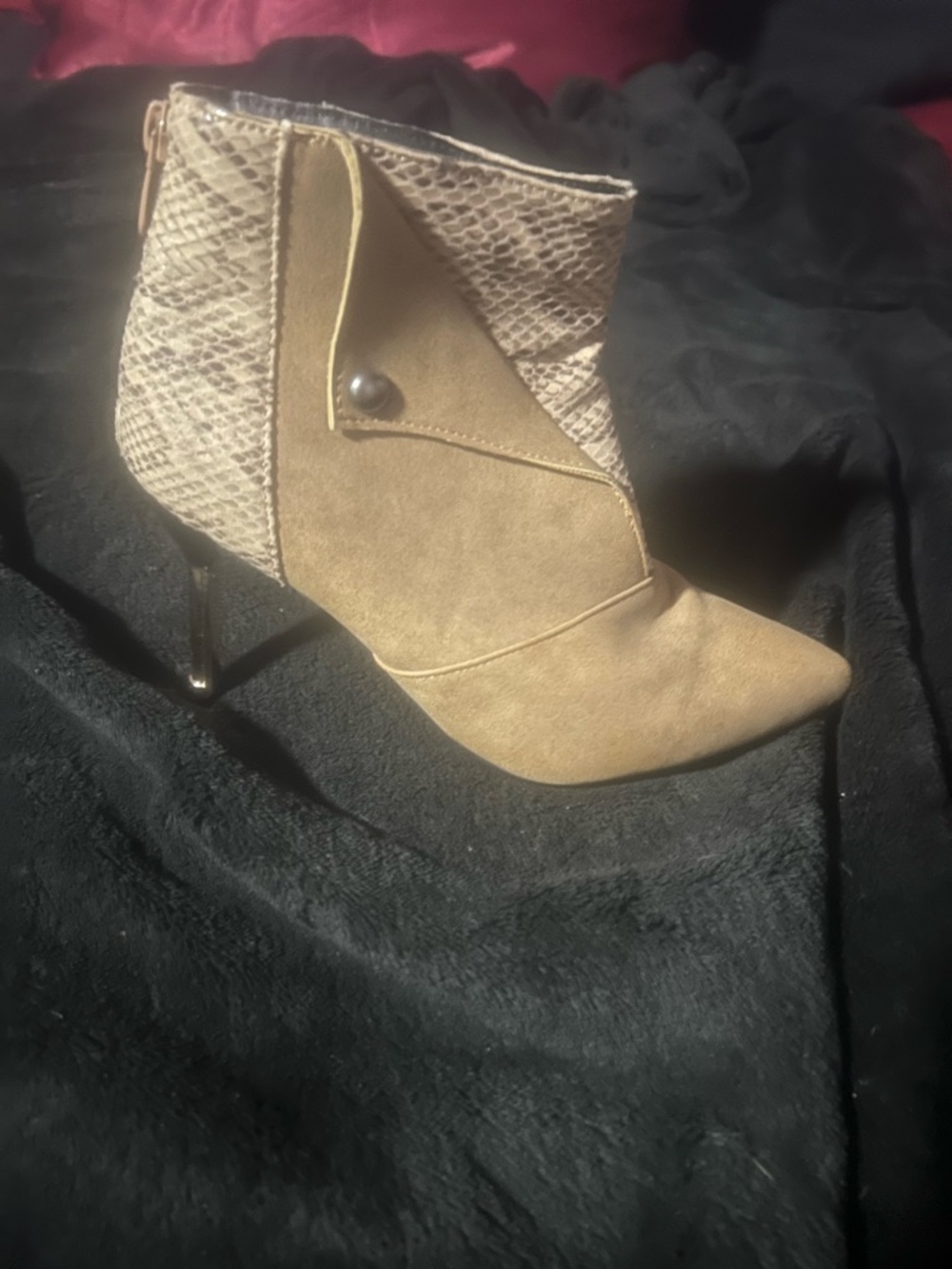 Women's Tan Suede Pointed-Toe Ankle Bootie